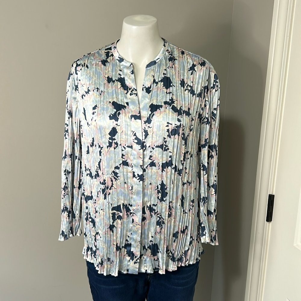 Vince Tide Pool Lotus Print Pleated Blue And Pink Satin Blouse Top Shirt Size M